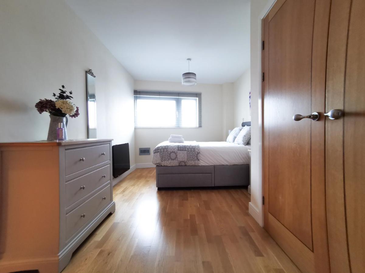 2 Bedroom City Centre Apartment With Free Parking 카디프 외부 사진